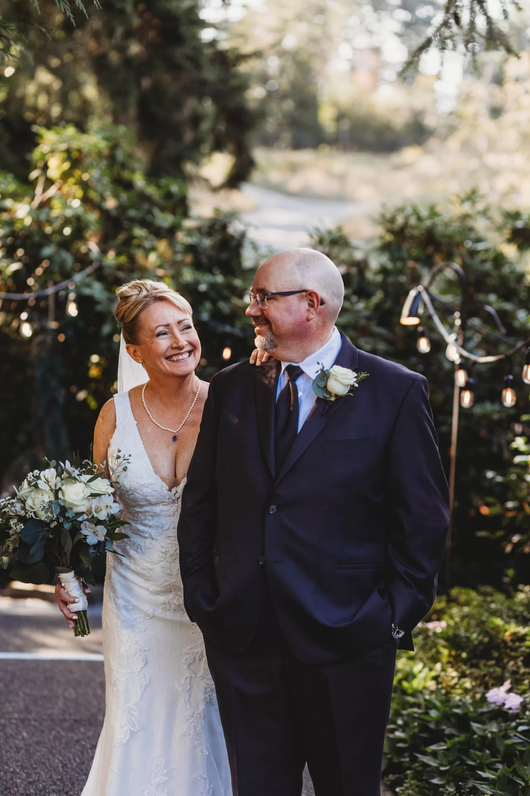 Kitsap County bride & groom at Gig Harbor wedding venue. Photo taken by Essence of Us Photography.